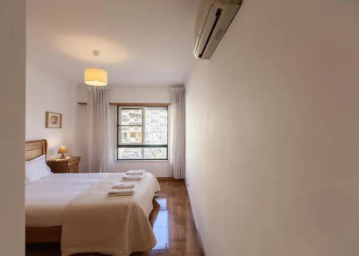 Flh Family Flat With Balcony Apartman Parede