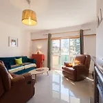 Flh Family Flat With Balcony Apartamento Parede