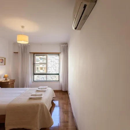 Flh Family Flat With Balcony Апартаменты Пареде