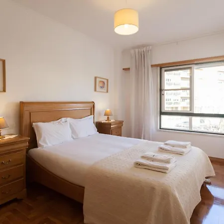Apartment Flh Family Flat With Balcony