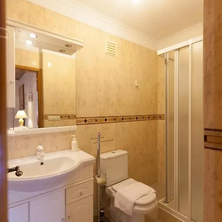 Apartment Flh Family Flat With Balcony Parede