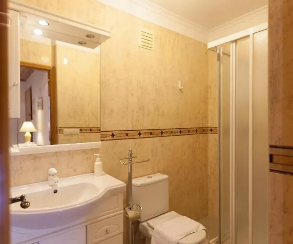 Апартаменты Flh Family Flat With Balcony Пареде